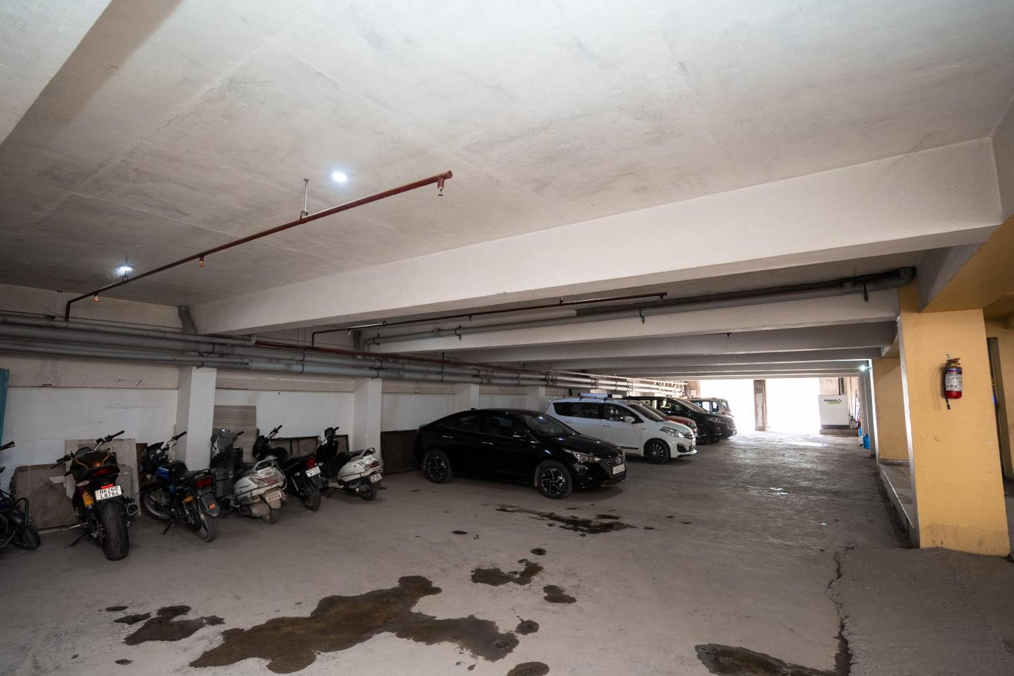 Hotel Radiance Courtyard Варанаси Экстерьер фото