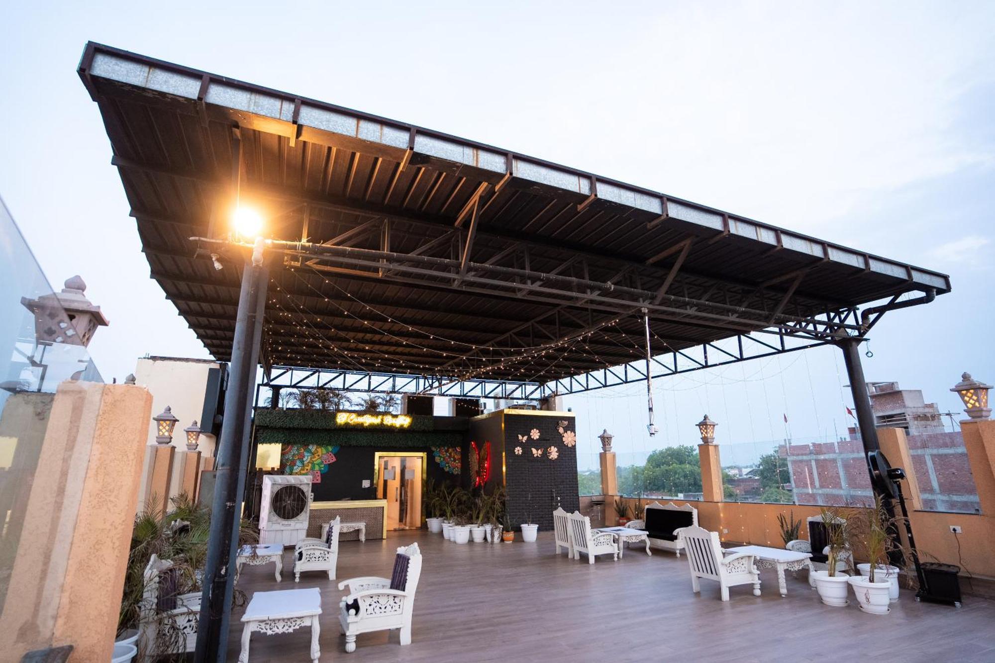 Hotel Radiance Courtyard Варанаси Экстерьер фото